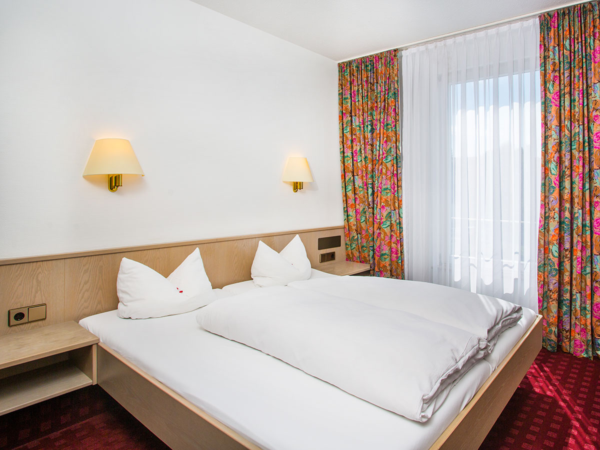 Komfort-Zimmer mit Lauchertblick Hotel Kreuz - Ansicht 2